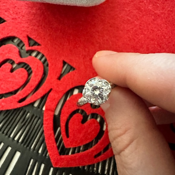 Certified 1 carat moissanite ring - Picture 2 of 8